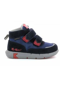 Botas infantiles impermeables en azul y marino con dos correas de velcro, detalles en gris y suela de goma texturizada que presenta un logo y detalles rojos.