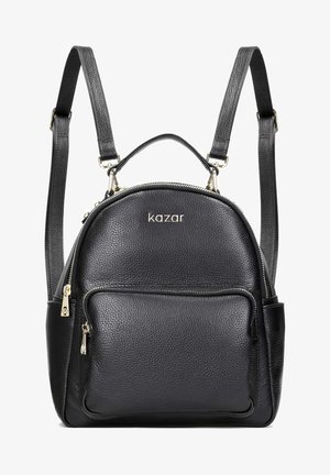 Melnas ādas mugursoma ar apaļu formu, ar rāvējslēdzēju galveno nodalījumu, priekšējo kabatu un zelta tonētiem aksesuāriem. Funkcijas regulējamas siksnas.