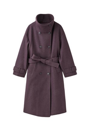 Manteau long en laine violet foncé avec col montant, boutons croisés, ceinture en tissu nouée à la taille et brides aux poignets des manches.