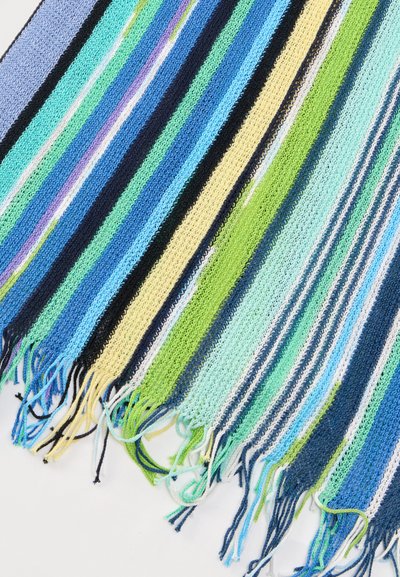 Πλεκτό ύφασμα με κάθετες ρίγες σε αποχρώσεις του μπλε, πράσινου, κίτρινου και μαύρου, με χαλαρές φουντίτσες νήματος κατά μήκος της άκρης.