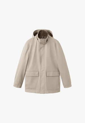Giacca a vento beige chiaro con cappuccio, chiusura frontale con zip sotto una patta, due grandi tasche anteriori con patta, maniche lunghe e colletto alto.