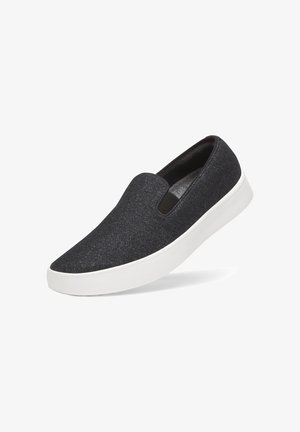 Dunkelgrauer Slip-On-Sneaker mit weißer Gummisohle, elastischem Seitenteil und schmalem Schnitt für den lässigen Gebrauch.