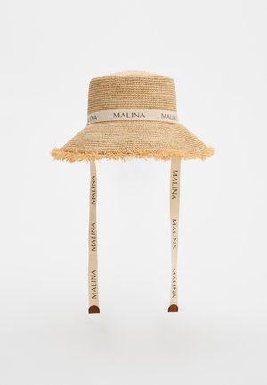 Chapeau de paille avec bord de bordure effilochée, bande beige de marque et longues lanières de menton réglables imprimées de « MALINA » en noir.