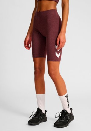 - Krótkie spodenki sportowe