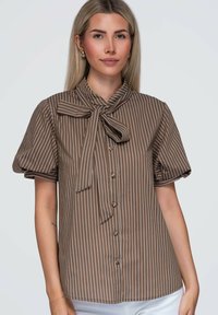 Non sélectionné, brown