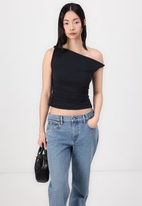 Abercrombie & Fitch ONE SHOULDER - Top - black beauty