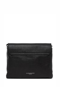 Borsa a mano in pelle nera con finitura testurizzata, dotata di chiusura a pattina e tasca con zip. Nome del marchio "GIANNI CHIARINI FIRENZE" visibile.