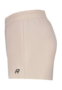 Ljusbeiga sportshorts av slät tyg. Har ett elastiskt midjeband, sidofickor och små perforeringar nära fållen. Svart logotyp-emblem.