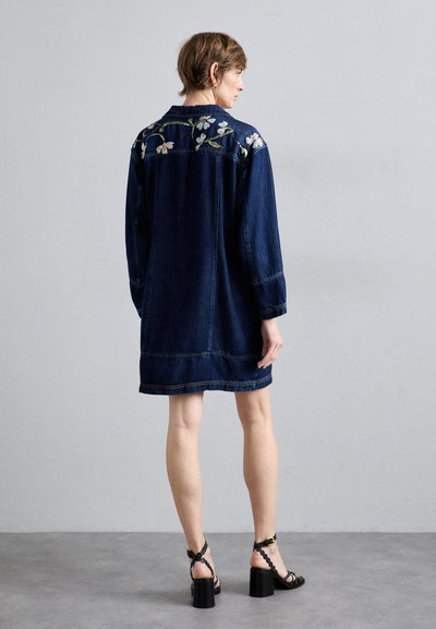 MUNTHE FIVA - Robe en jean - indigo