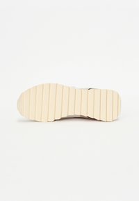 Thumbnail Image 5