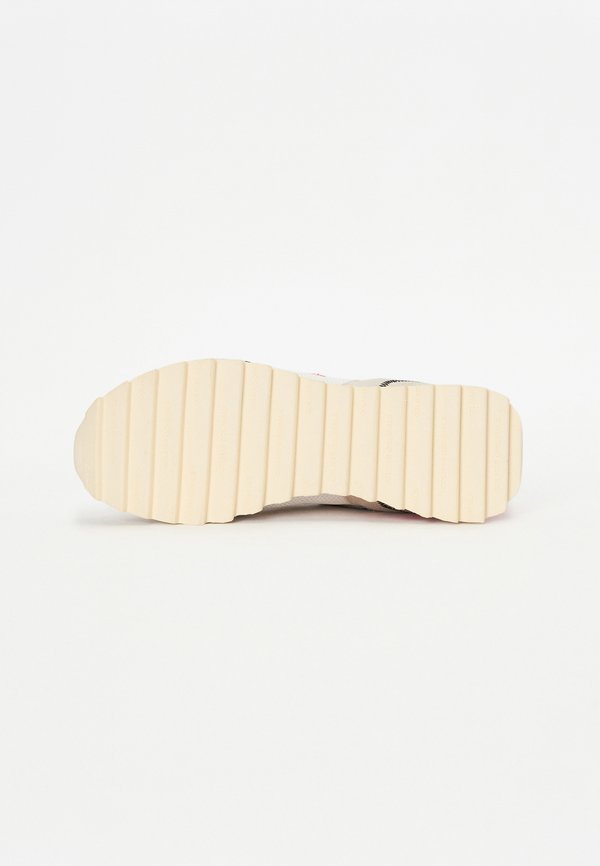 TRAVIS SPORT CRISP - Trainers3