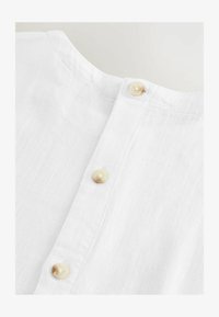 Unselected, white