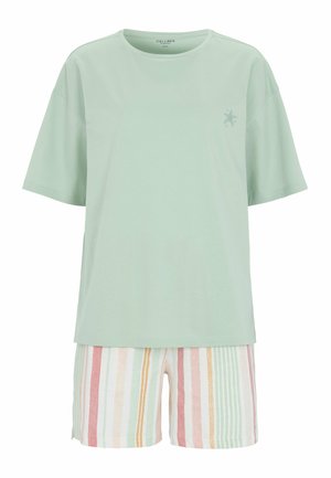Lysegrøn top med korte ærmer og lille stjernemotiv på brystet, kombineret med multifarvede shorts med lodrette striber.