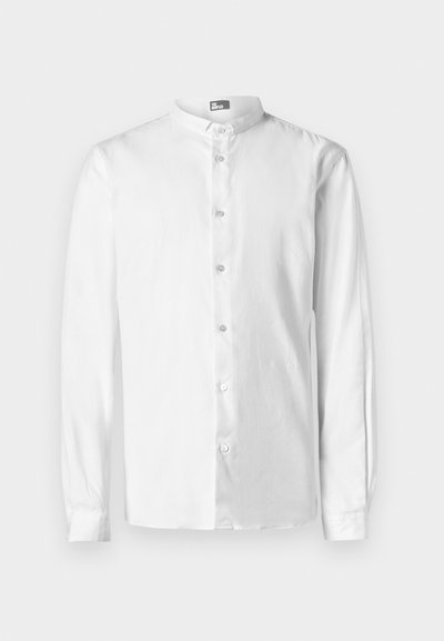 Witte langarmshirt met een Chinese kraag, voorzien van een knoopsluiting aan de voorkant en een gladde, structuurstof. Subtiel logo op de zoom.
