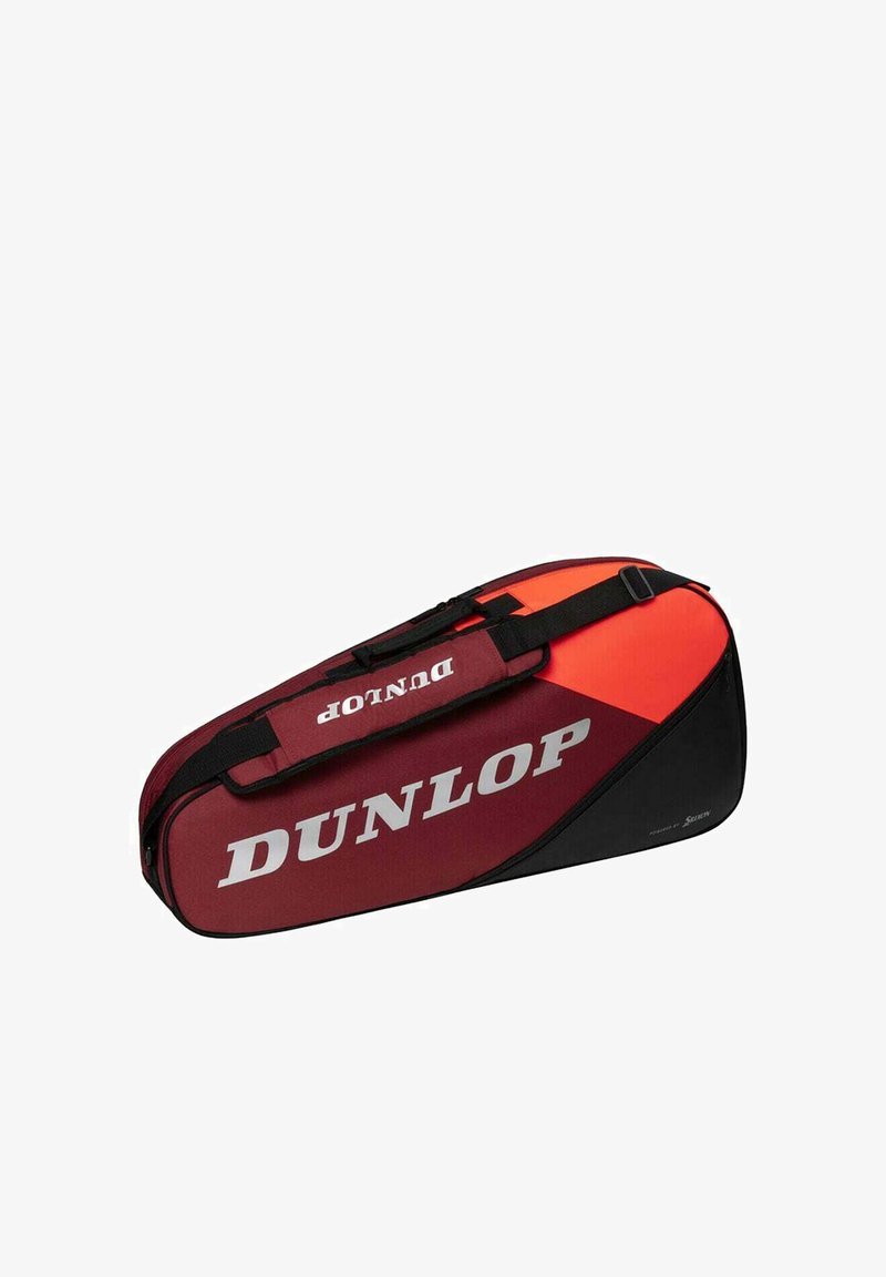 Tennistas in rood, oranje en zwart met "DUNLOP"-logo, gewatteerde schouderriem en ritssluitingen.