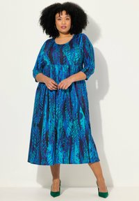Ulla Popken ABSTRACT LEAF PRINT 3/4 SLEEVE - Robe en jersey - teal