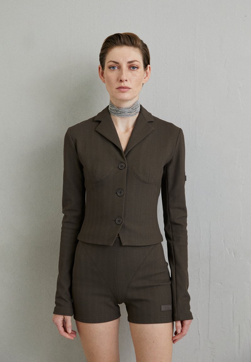 032c TOO TIGHT STRETCH CROPPED SUIT JACKET Cardigan olive brown