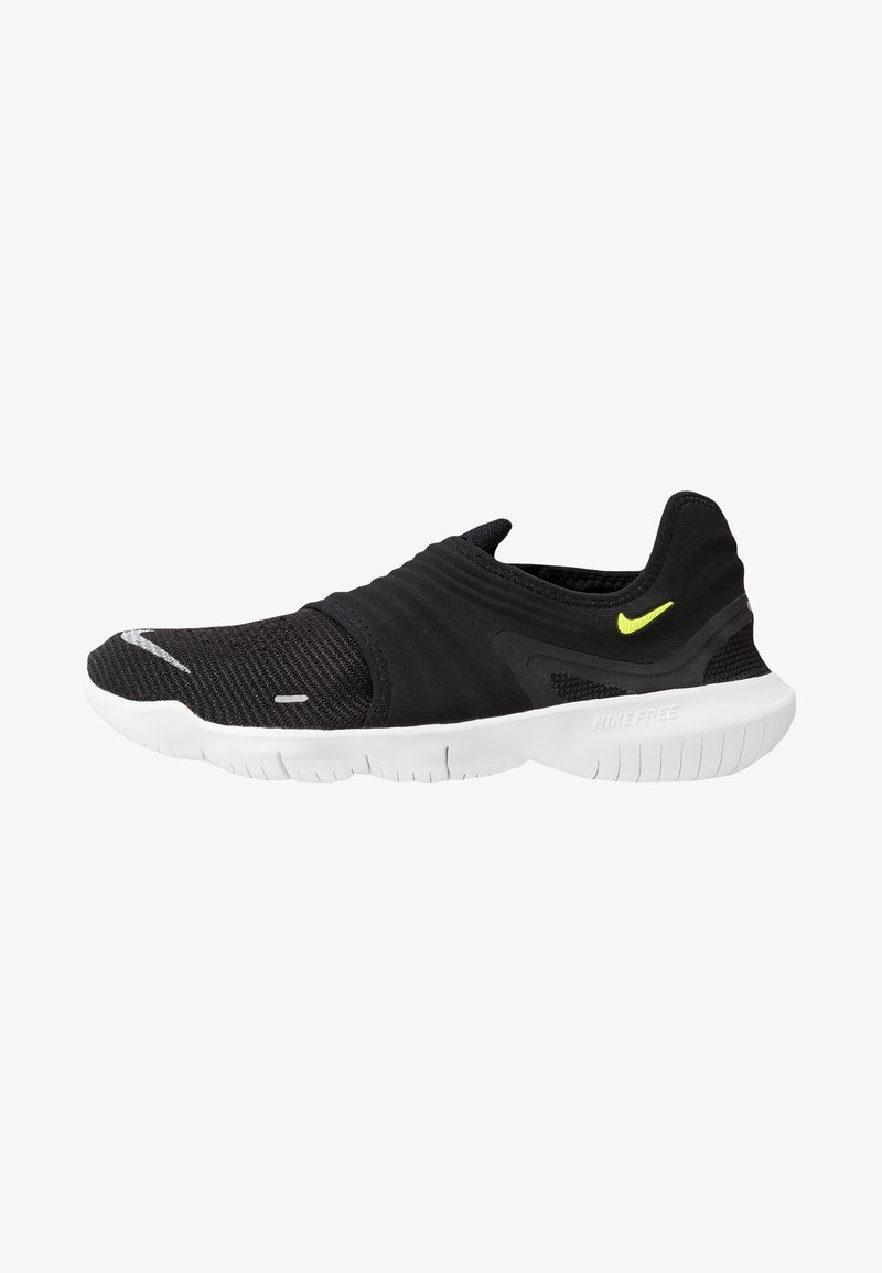 Czarne sportowe buty wsuwane z teksturowaną cholewką, elastycznym paskiem i białą podeszwą. Zawierają mały odblaskowy detal oraz żółty akcent w logo.