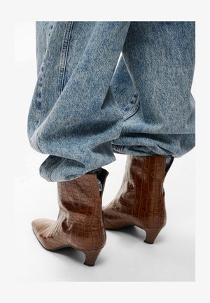 Gestuz, CARTER CROCO - Støvletter - dark brown