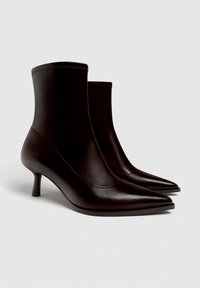 Stradivarius Stivaletti - brown