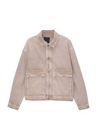 Lys beige denimjakke med krave, frontknapper og to store påsyede lommer, med en let tekstureret overflade.