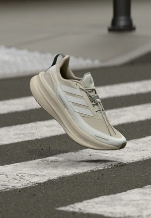 ULTRABOOST 5 HERMANOS KOUMORI - Utcai futócipők - carbon/grey five/alumina