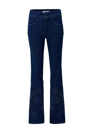 Jeans de corte bootcut en azul oscuro con bolsillos frontales, cierre de doble botón y sutiles patrones florales bordados cerca del dobladillo.