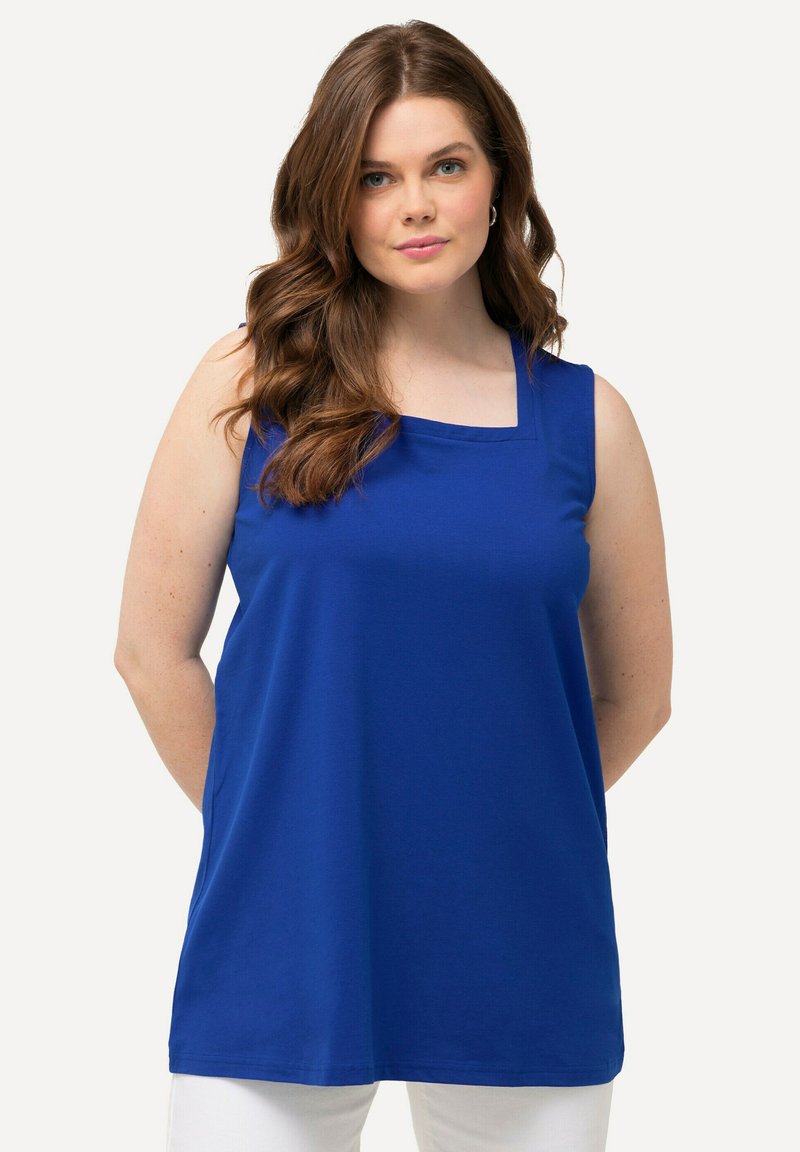 Top senza maniche di un blu reale con scollatura quadrata, realizzato in tessuto liscio, caratterizzato da una vestibilità morbida e un orlo dritto.