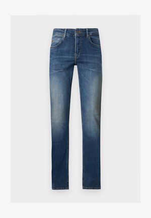 Blaue Slim-Fit-Denim-Jeans mit vorderer Knopf- und Reißverschluss, Verblassung an den Oberschenkeln und klassischem Fünf-Taschen-Design vor weißem Hintergrund.