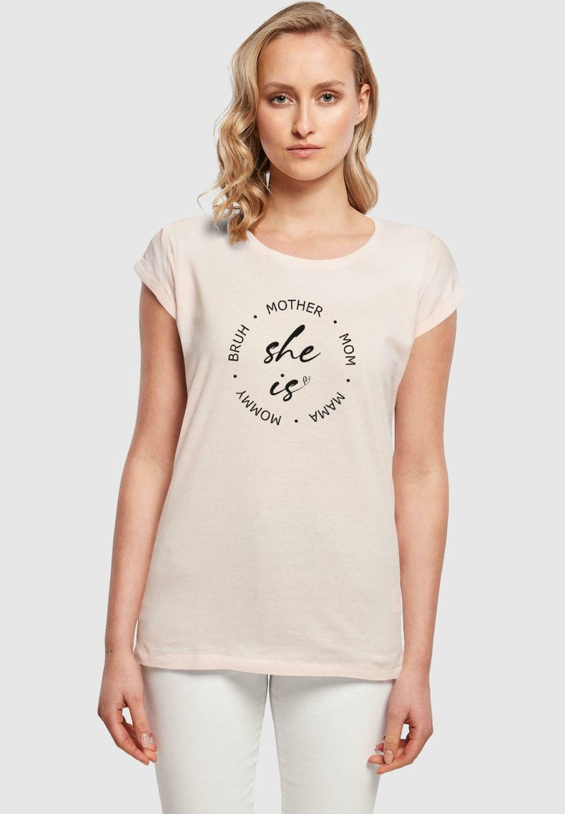 Merchcode MOTHERS DAY - SHE IS - T-shirts print - pink