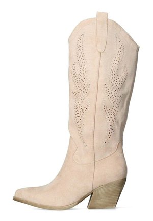 Stivale da cowboy beige in pelle scamosciata al polpaccio con motivi a fiamma traforati, linguetta, punta appuntita e tacco in legno inclinato impilato.