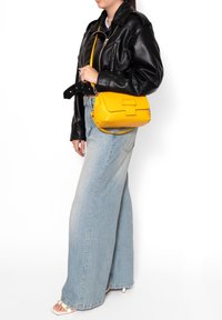 Roberta Rossi SHOULDER - Borsa a mano - yellow