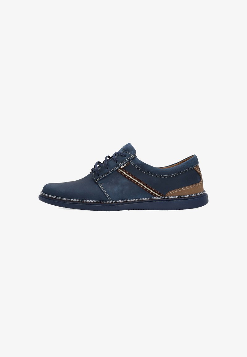 Heren schoenen van donkerblauw leer met bruine accenten, vetersluiting, contrasterende stiksels en een ronde neus. Platte rubberen zool.