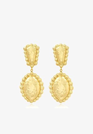 Paire de boucles d’oreilles pendantes en or martelé avec des formes ovales et en forme de goutte, chacune bordée de perles en or texturées.