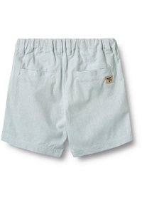 Ljusblå bomullsshorts med en avslappnad passform, med resår i midjan och två bakfickor. Liten logotyp synlig på sidan.