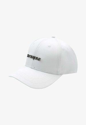 Casquette de baseball blanche avec une visière incurvée, ornée d'un logo métallique argenté "SIXTHUNE" à l'avant. Fabriquée en tissu lisse avec des coutures piquées.