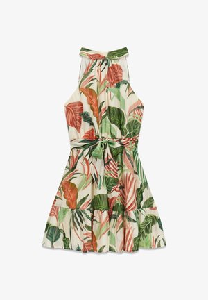 Robe sans manches à col licou avec imprimé de feuilles tropicales en tons verts, orange et rose, dotée d'une ceinture à la taille et d'une jupe évasée.