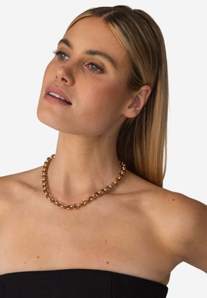 Halskette aus roségoldenem Kettenglied mit ineinandergreifenden Gliedern, die eine glatte, glänzende Oberfläche aufweist. Entworfen, um eng am Hals anzuliegen.