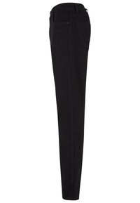 Jean noir à jambes droites vu de côté avec passants de ceinture visibles, poche arrière et détails de coutures.
