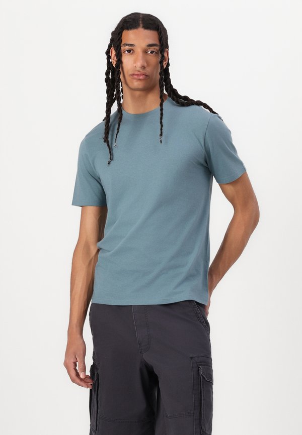 CLASSIC FIT TEE - Basic T-shirt2