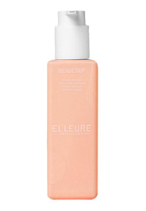Rechthoekige perzikkleurige fles van EL’LEURE professional Beaucoup volume shampoo met een witte pompdispenser bovenop.