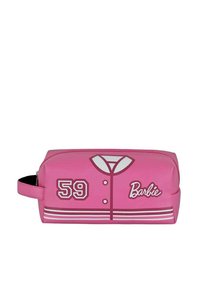 Bolsa de cosméticos rosa que recuerda a la camiseta de un béisbol, con acentos blancos, gráficos de "59" y "Barbie", con cierre de cremallera y asa lateral.