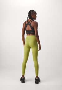Nike Performance ONE - Tajice - pear/white