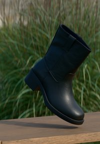 Επιλέχθηκε, black