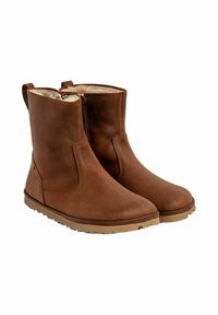 Botas de cuero marrón hasta el tobillo con un acabado suave, forro blando, cierre de cremallera lateral y suela de goma texturizada para mayor agarre.