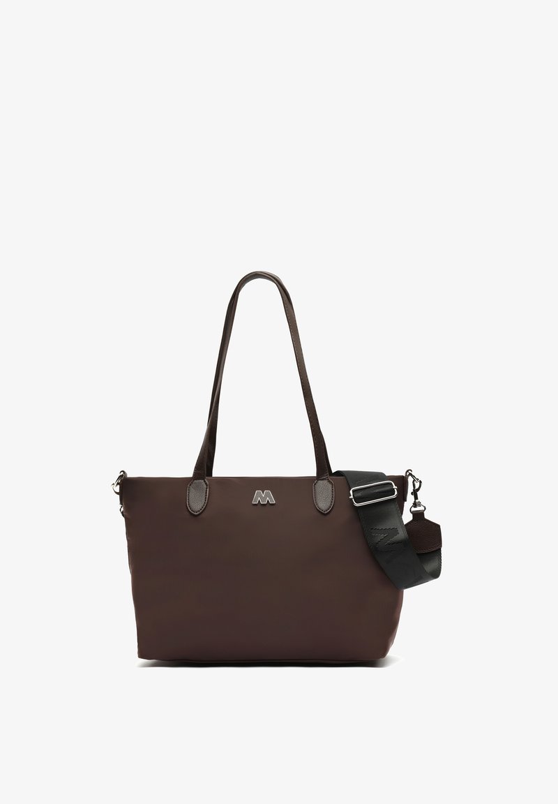 Borsa tote in nylon marrone con due manici, una tracolla staccabile e un logo argentato sul davanti. Texture liscia e design essenziale.