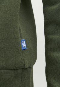 Jack & Jones Junior JJELOGO CREW - Mikina - kombu green