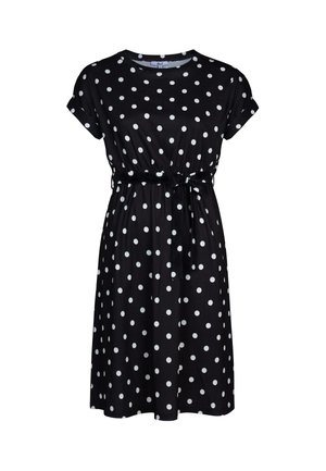 Zwarte jurk met korte mouwen en witte polkadots, een ronde halslijn, opgerolde manchetten en een bijpassende stoffen riem gestrikt in de taille.