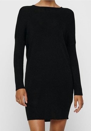 Schwarzes Strickkleid mit langen Ärmeln und Boot-Ausschnitt. Weicher, strukturierter Stoff mit einer leicht oversized Passform, das über dem Knie endet.