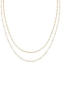 Collana a strati con oro, caratterizzata da tre catene distinte: una con piccole perle, una attorcigliata e una con anelli ovali. Texture metallica liscia.